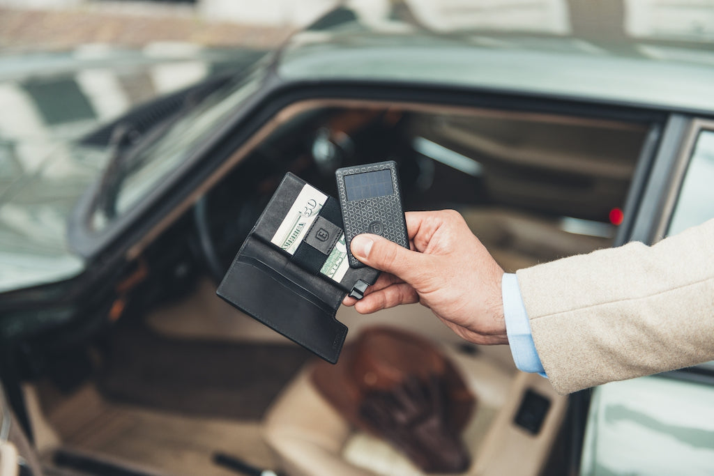 Ekster® cardholder and wallet for Our Blog-How a Trackable Wallet Can Save You Hundreds