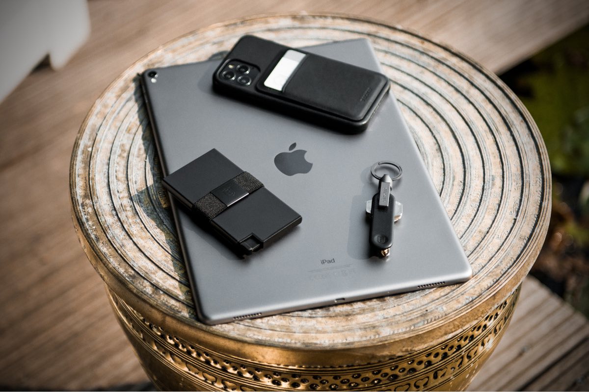 RFID aluminum cardholder, iPhone with MagSafe cardholder, and Ekster key holder sitting on iPad