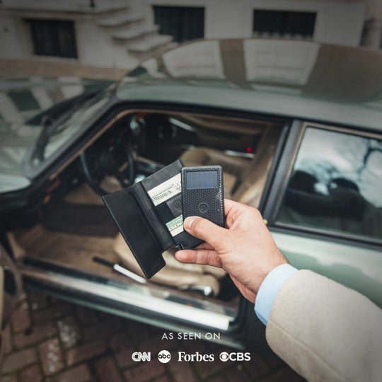Ekster® products showcased - BLACK_CAR_TRACKER