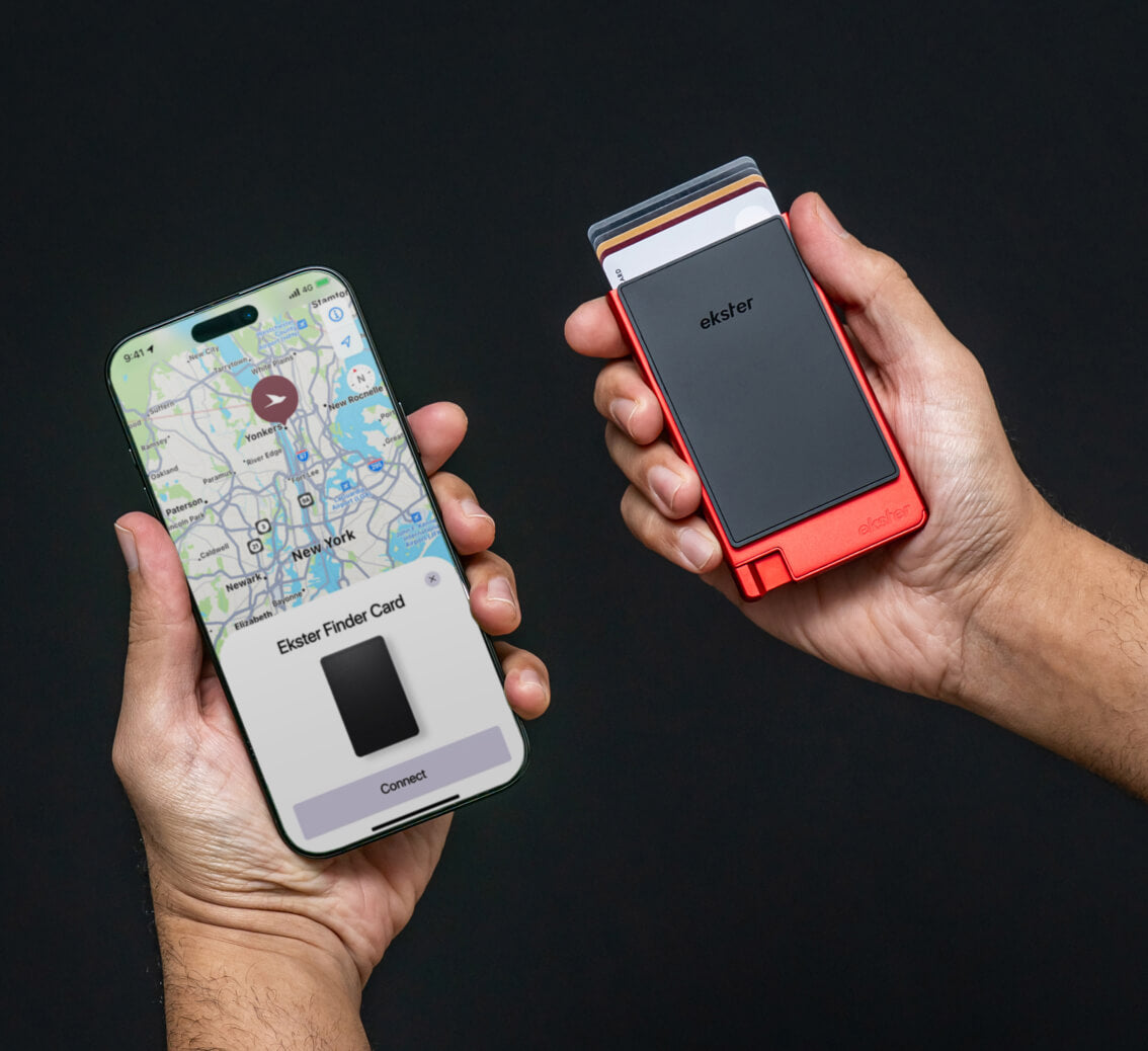 Trackable magnetic wallet for iPhone