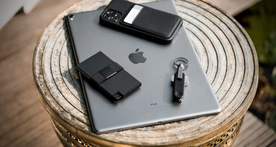 iPhone, RFID blocking aluminum cardholder and Ekster Key Holder sitting on iPad