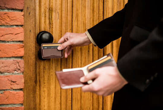 Ekster® cardholder and wallet for Our Blog-An Old School, Classic Black Bifold Wallet with a Modern Touch