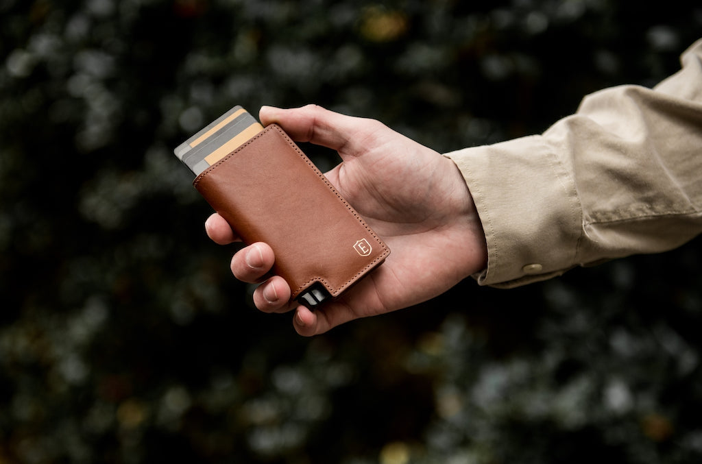 Ekster® cardholder and wallet for Our Blog-Top 3 Tips To Get The Best Black Friday Deals