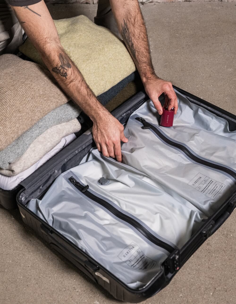 The Best Compression Bag for Travel to Save Packing Space | Ekster®