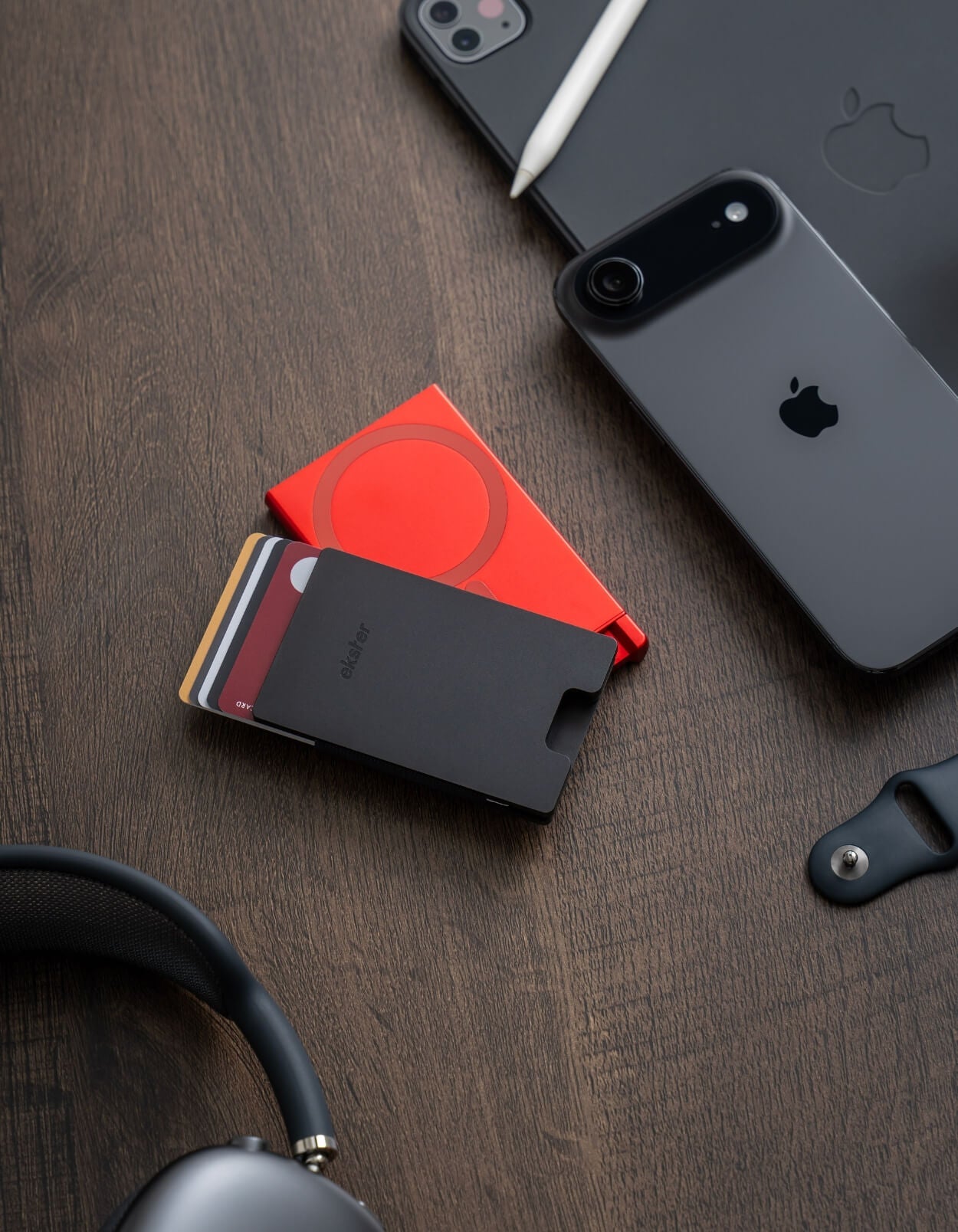 Ekster's magnetic cardholder wallet for iPhone