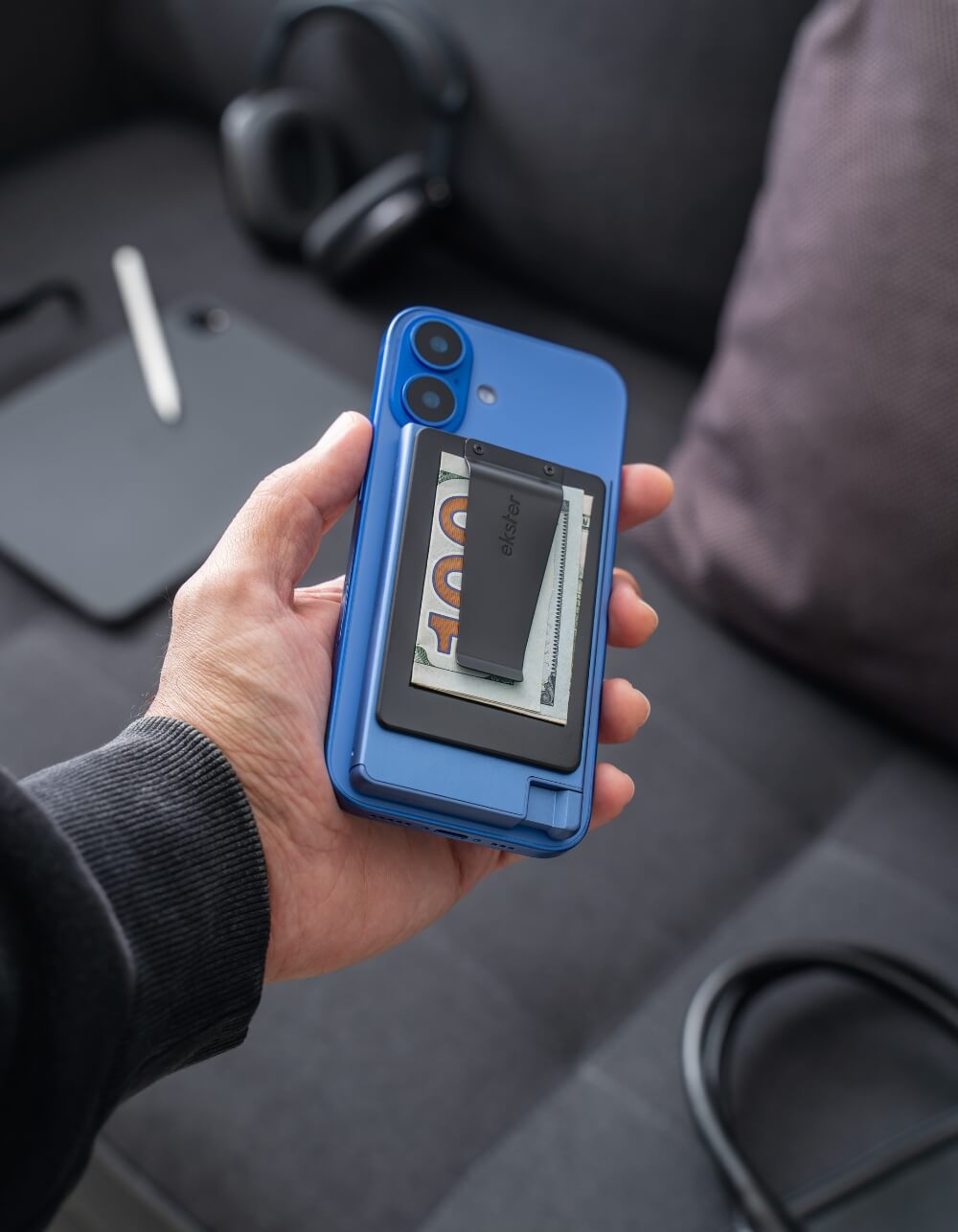 Cardholder wallet with MagSafe compatibility