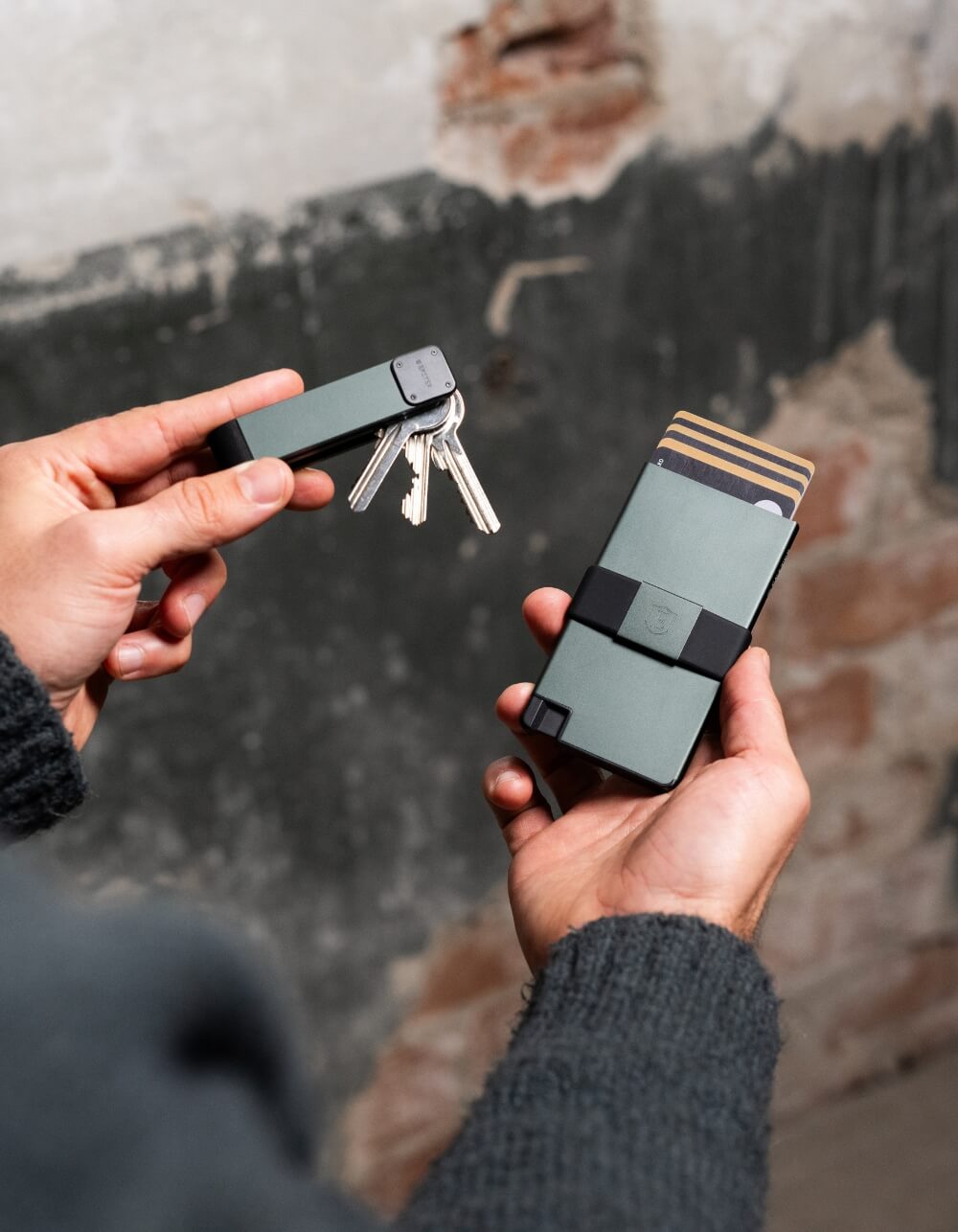 Metal key case matching cardholder