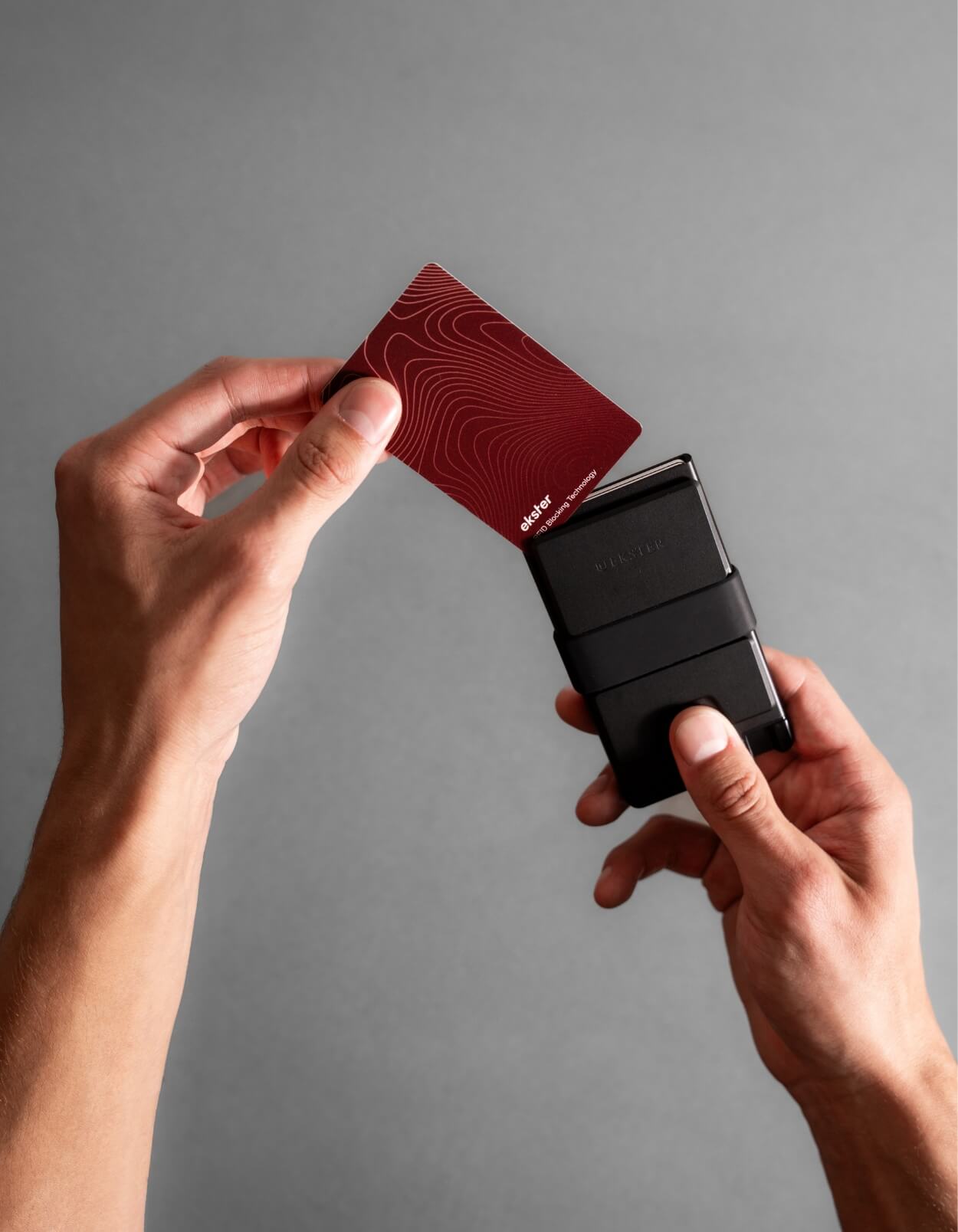 RFID card for protection against data theft