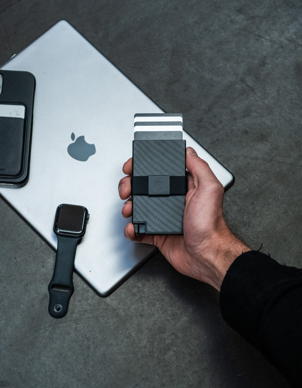 Unbreakable and Light: The Science Behind Carbon Fiber Wallets