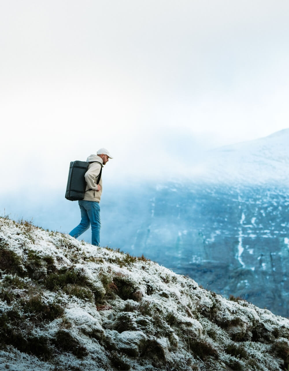 Man with Ekster GRID Duffel Backpack travel essential