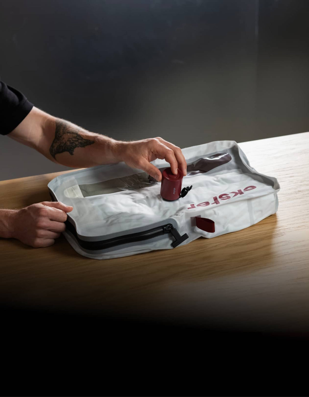 Ekster Vacuum Kit Pro advanced vacuum compression bag with pump