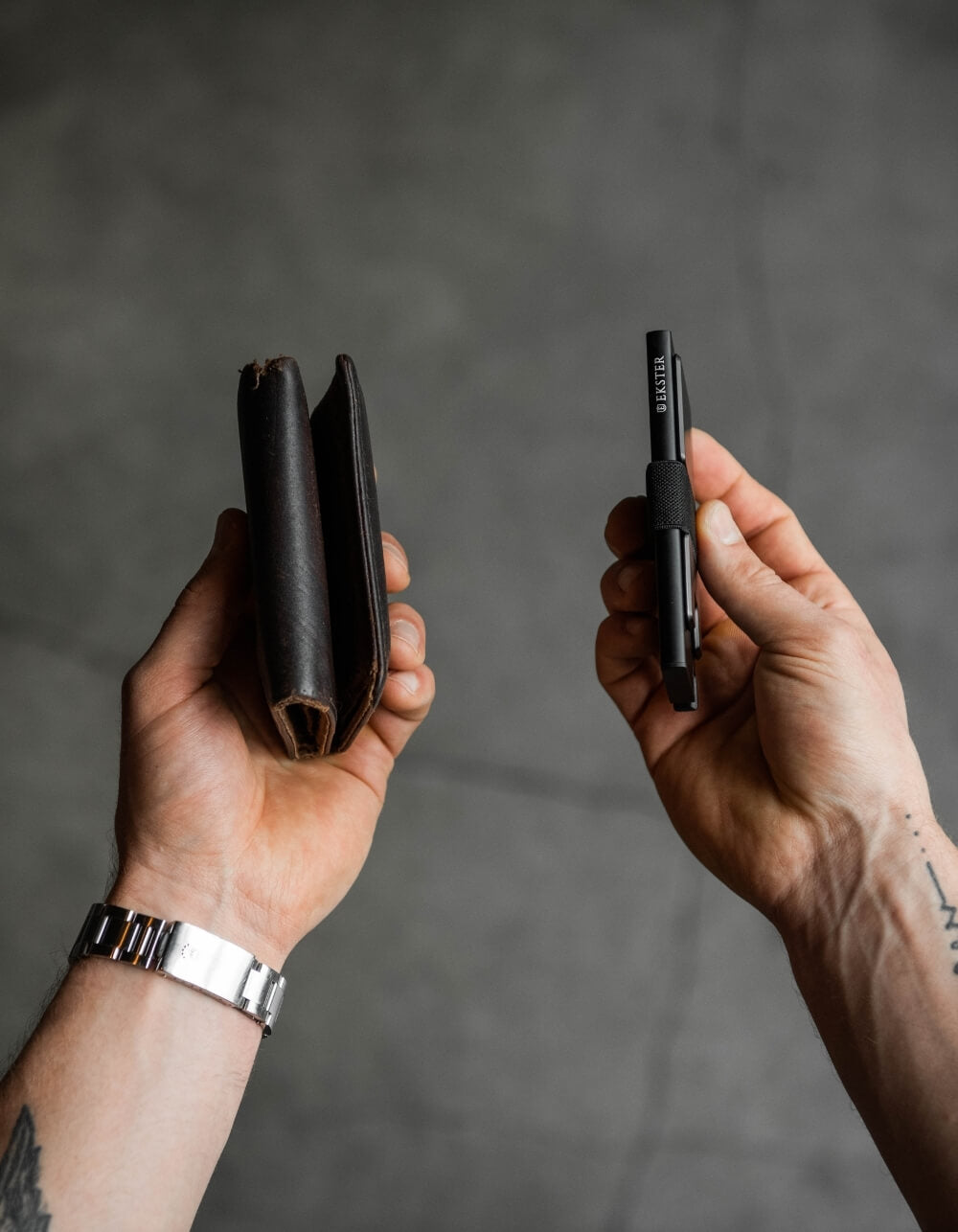 Leather wallet vs. smart wallet from Ekster