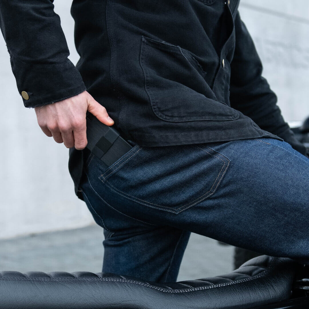 Slim Ekster Cardholder in pocket