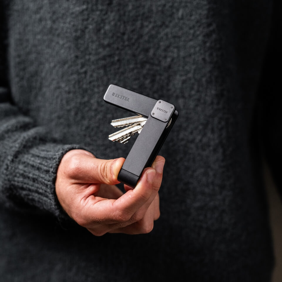 Ekster Finder Tag item tracker with Apple Find My