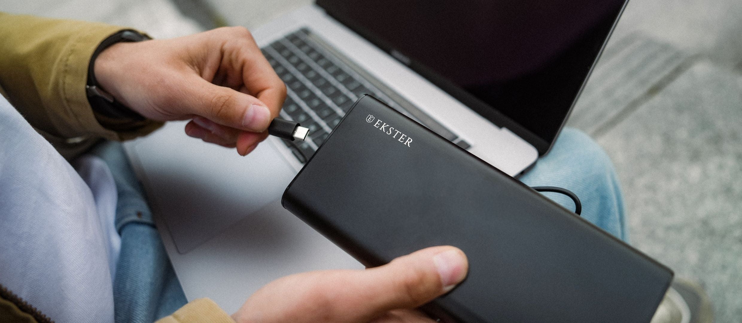 Fast-charging power bank for laptop