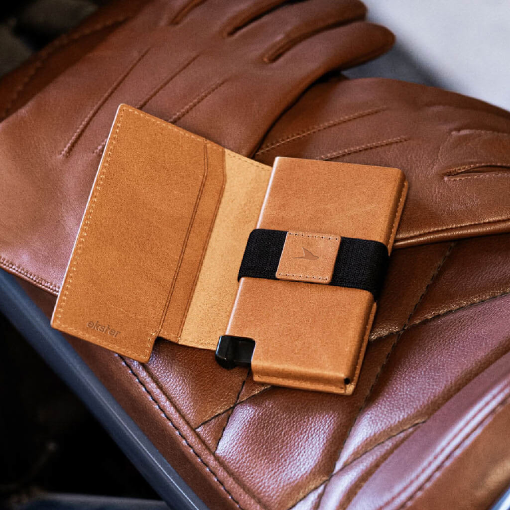 1 Wallet / Tan