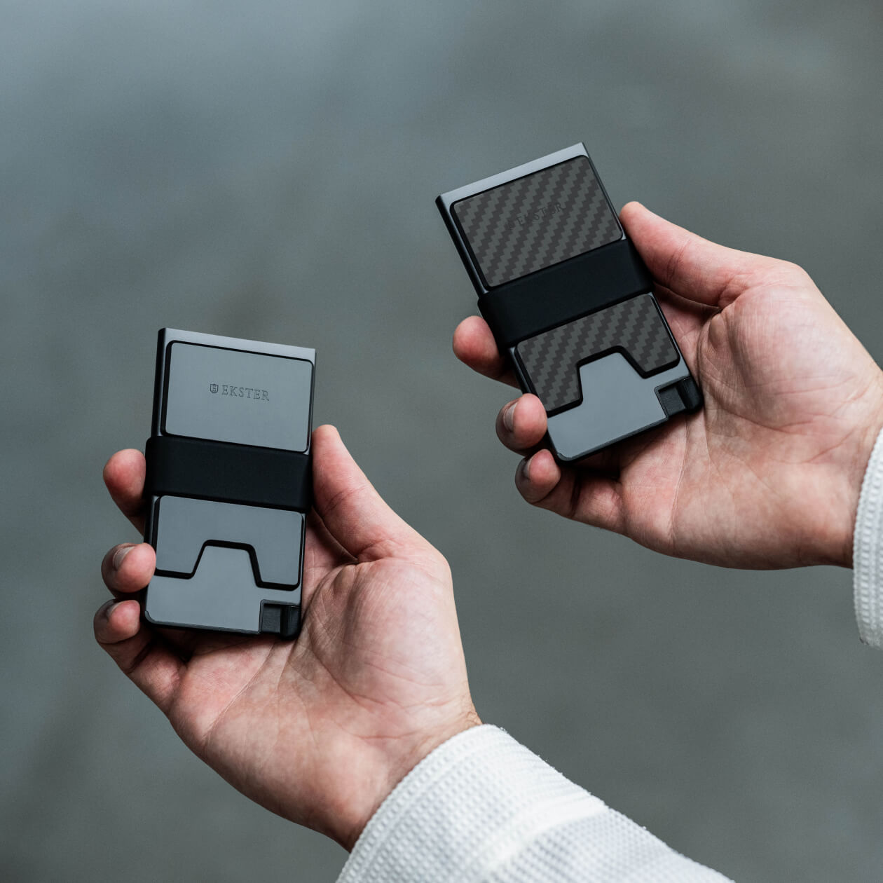 Ekster Cardholder Pro with Carbon Fiber Backplate