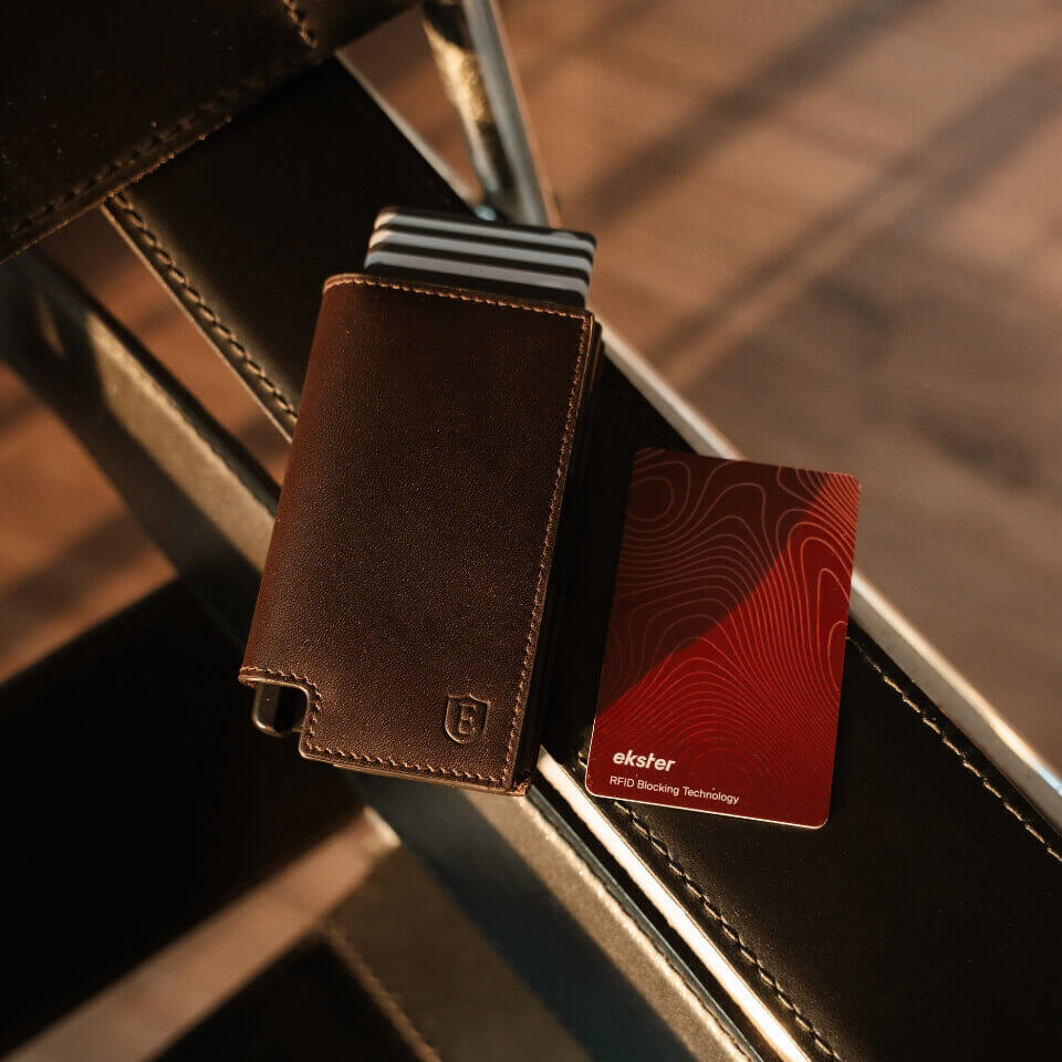 Wallet with RFID Card against data skimming