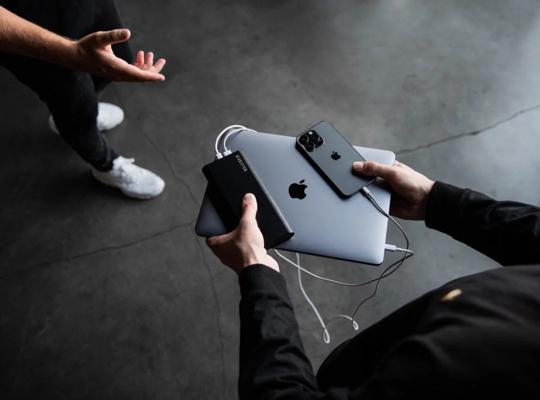Laptop power bank with fast charging