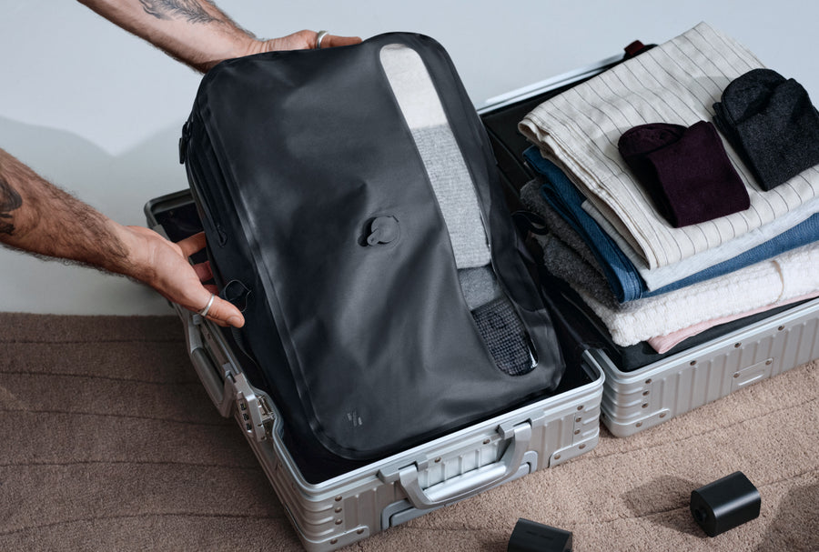 Half-clamshell opening of the 1% Vacuum Bag Pro in a suitcase