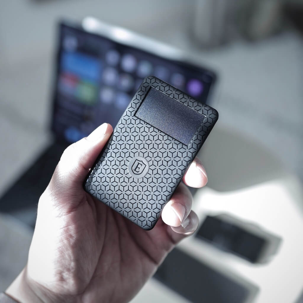 tracker wallet　Btype　　SALE！ Amazon.com: Trackable Anti-Lost Bluetooth Wallet